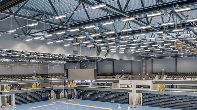 绝杀！绝杀！布克硬顶着卡鲁索的防守三分准绝杀雷霆